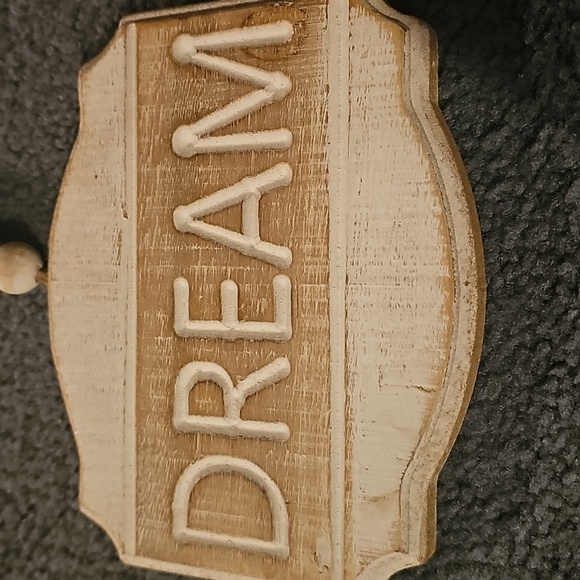 Wood DREAM sign with Beaded hanger 6" - Picture 3 of 3
